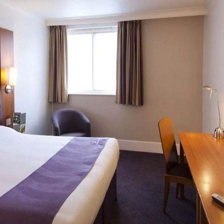 Premier Inn Huddersfield Central Exteriör bild