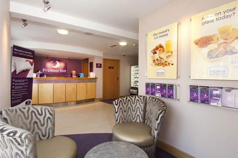 Premier Inn Huddersfield Central Exteriör bild