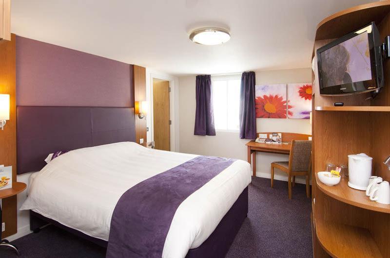 Premier Inn Huddersfield Central Exteriör bild